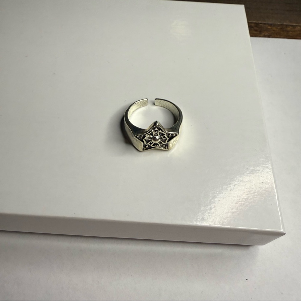 Silver Star Ring - Picture 3 of 4